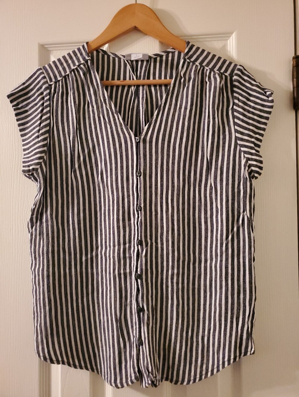 Liz Claiborne Black & White Striped Button-Front Top Large Preowned